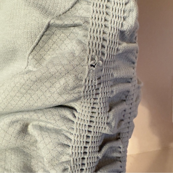 Lululemon Awakening Crop *Taryn Toomey Collection 17" Gray Women Size 8 - Picture 9 of 14